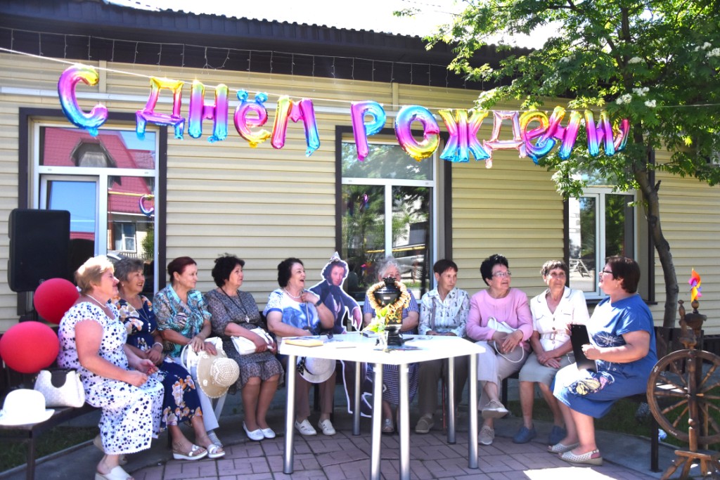 ЧАЙ С СУШКАМИ НА КРЫЛЬЦЕ У ПУШКИНА 